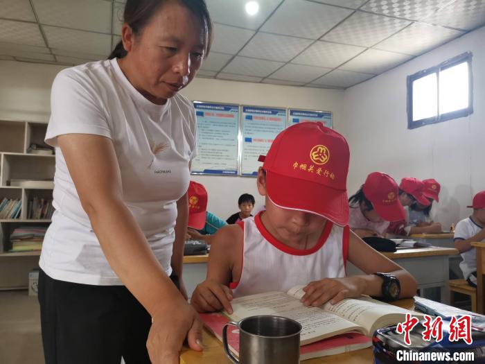 甘肅鄉(xiāng)村巾幗標兵干一行愛一行：教書、建勞務(wù)施工隊成“大拿”