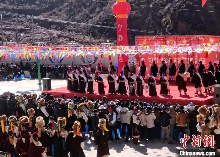 文藝活動(dòng)全景?！∶⒖悼h委宣傳部供圖