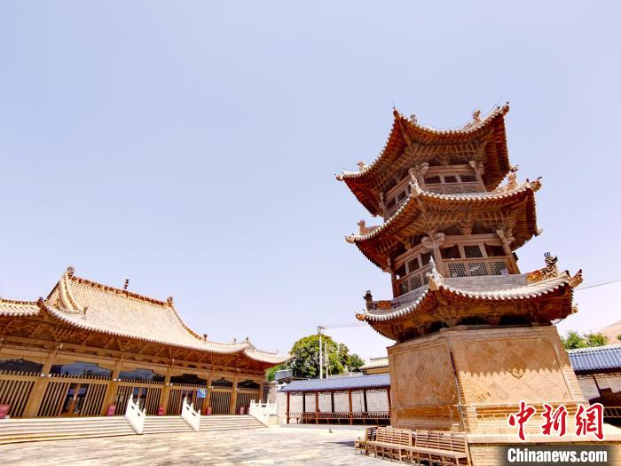 圖為阿河灘清真寺局部。　張?zhí)砀?攝
