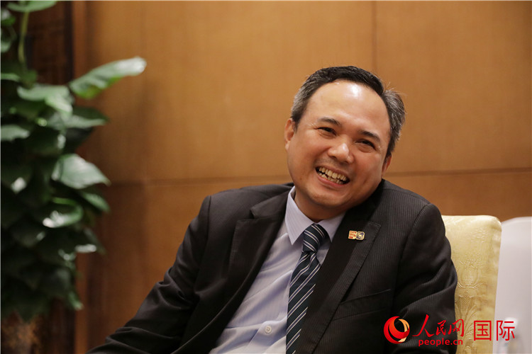 馬來(lái)西亞駐南寧總領(lǐng)事館總領(lǐng)事阿哈默·法蒂爾·伊斯邁爾在2024中國(guó)-東盟教育交流周期間接受人民網(wǎng)專訪。人民網(wǎng) 王婧攝