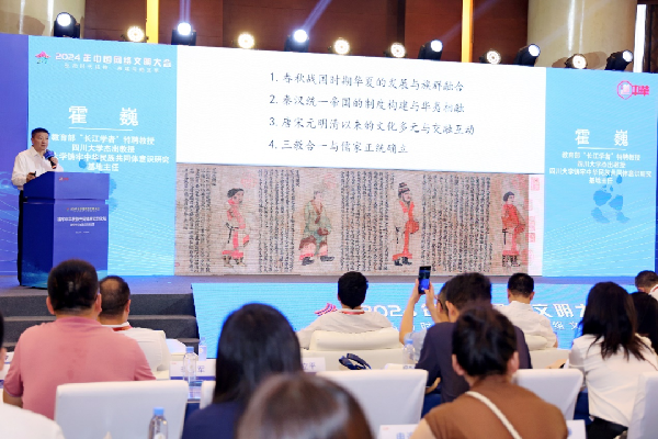 講好中華民族共同體故事，讓網(wǎng)絡(luò)“連心”更“聚心”