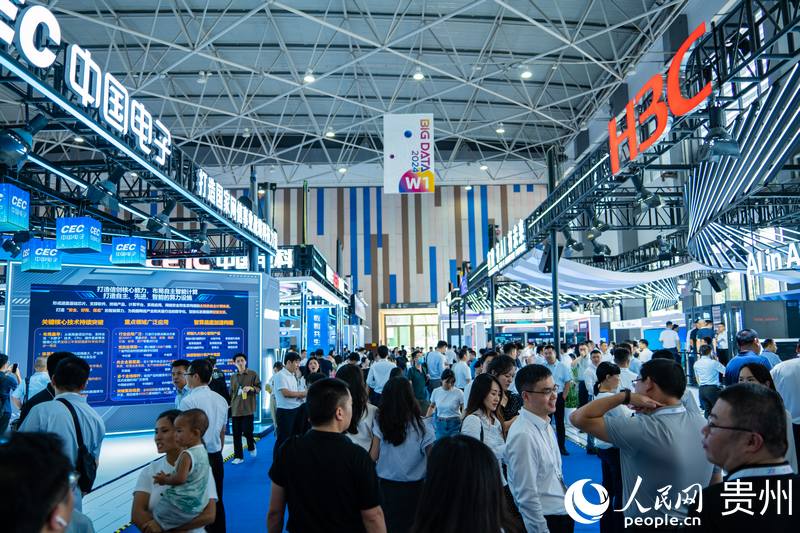 3、2024數(shù)博會共吸引400余家展商參展。人民網(wǎng) 陽茜攝.jpg