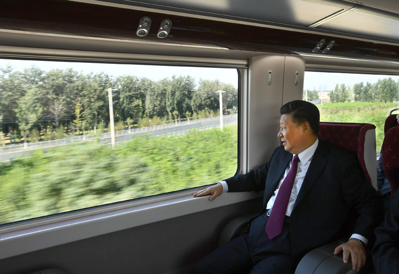 2019年9月25日，習(xí)近平總書記乘坐軌道列車前往北京大興國(guó)際機(jī)場(chǎng)。