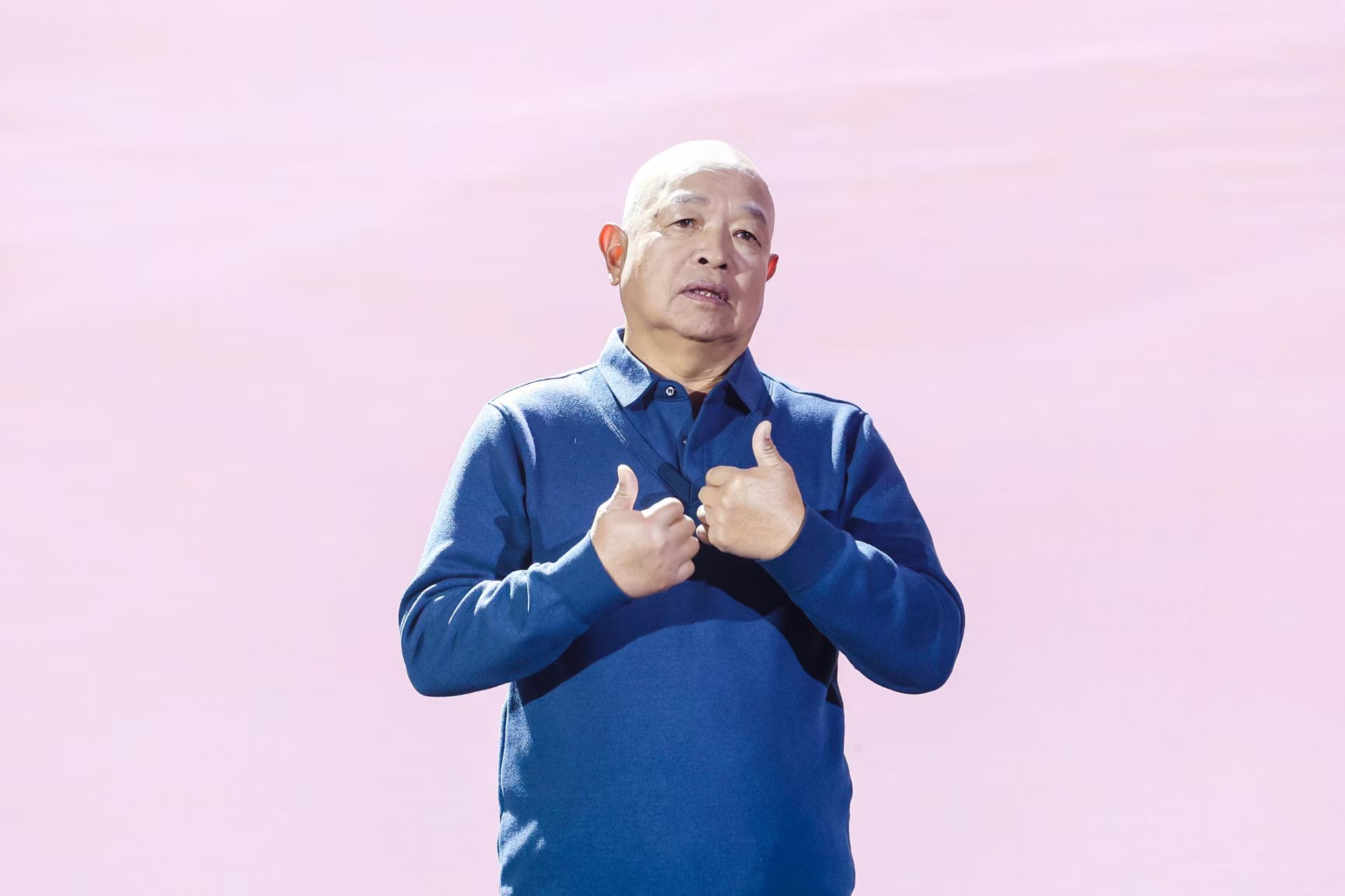 “山東好人”、煙臺市無聲洗車場經(jīng)理柳興濤。人民視頻供圖。