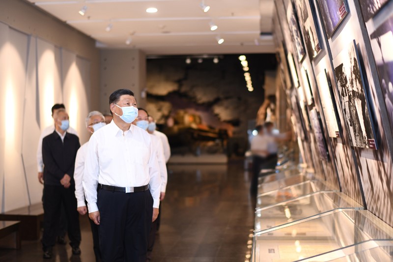 2022年8月16日至17日，中共中央總書記、國家主席、中央軍委主席習(xí)近平在遼寧考察。這是16日下午，習(xí)近平在錦州市考察遼沈戰(zhàn)役紀(jì)念館。 新華社記者 燕雁 攝
