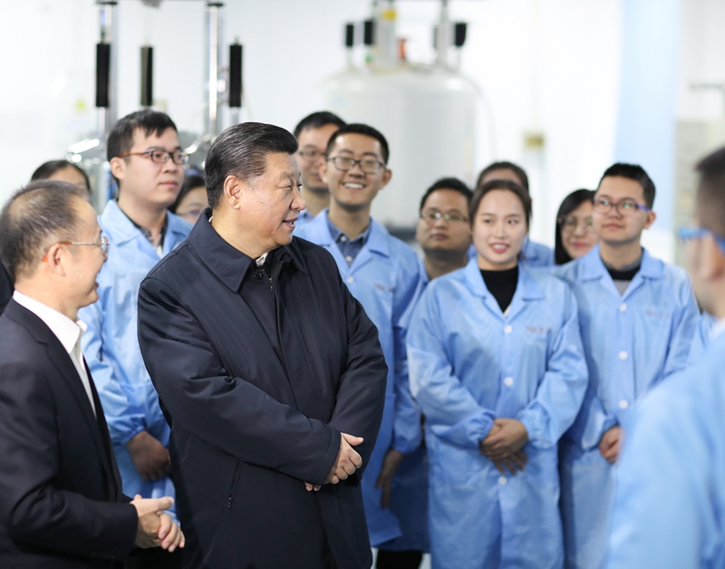 2019年1月17日，習(xí)近平在天津南開(kāi)大學(xué)元素有機(jī)化學(xué)國(guó)家重點(diǎn)實(shí)驗(yàn)室同師生親切交流。
