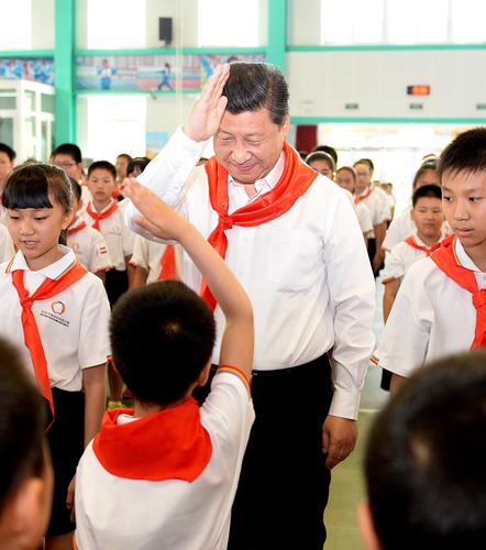 2014年5月30日，習(xí)近平總書記來(lái)到北京市海淀區(qū)民族小學(xué)，參加慶?！傲弧眹?guó)際兒童節(jié)活動(dòng)。