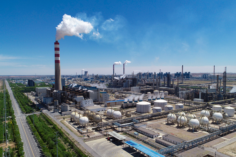 2021年5月16日拍攝的寧夏寧東能源化工基地。