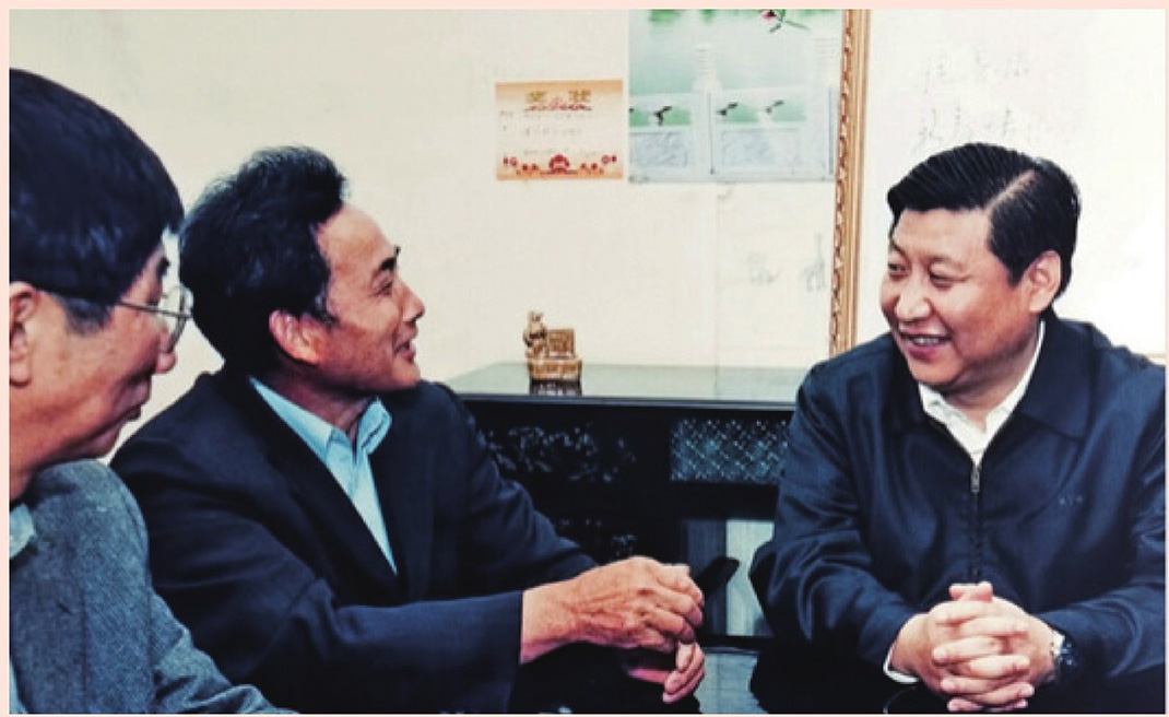 2003年4月24日，時(shí)任浙江省委書記習(xí)近平在浙江下姜村調(diào)研。