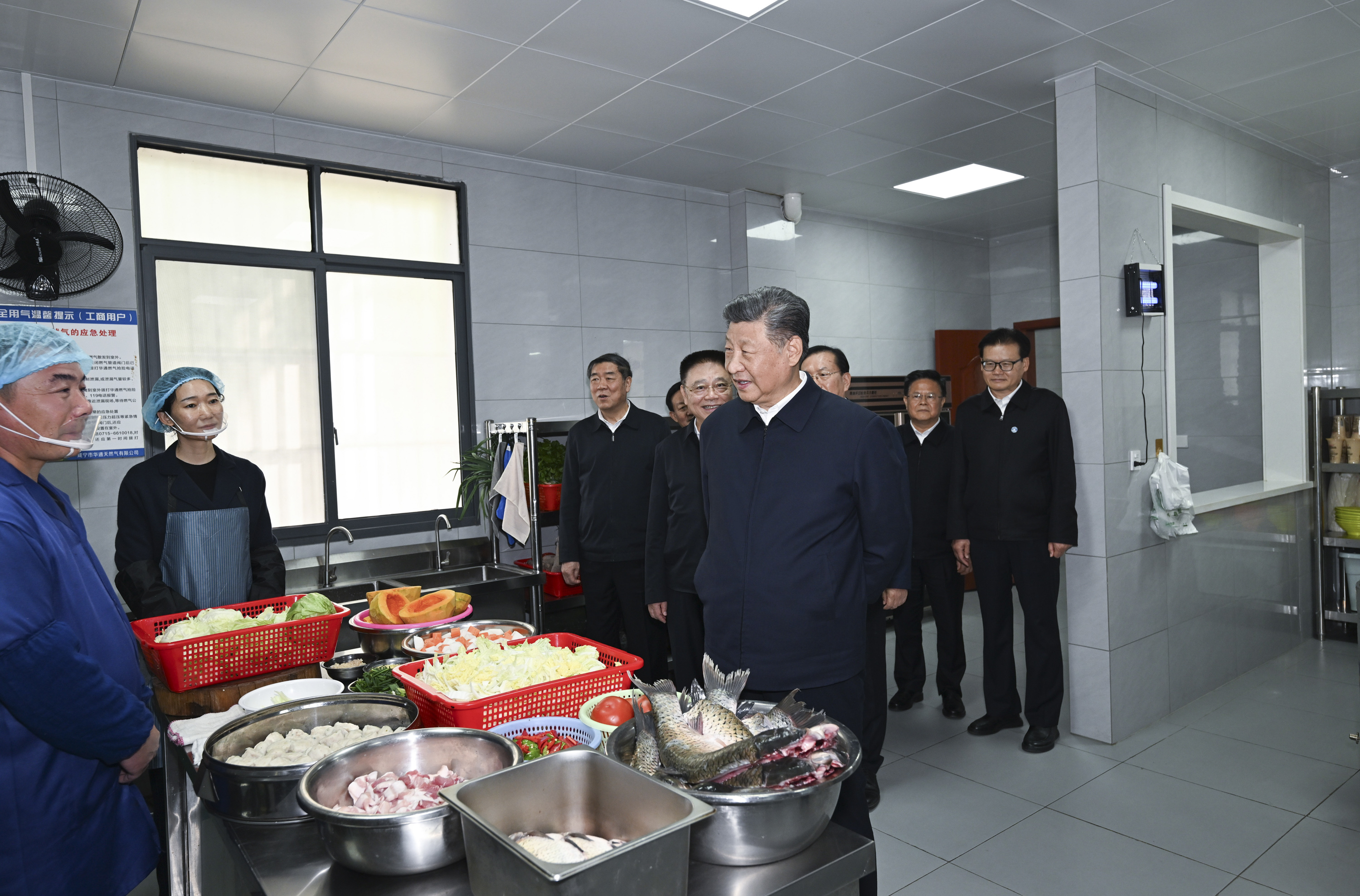 2024年11月5日，習(xí)近平總書記在湖北省咸寧市嘉魚縣潘家灣鎮(zhèn)四邑村考察。
