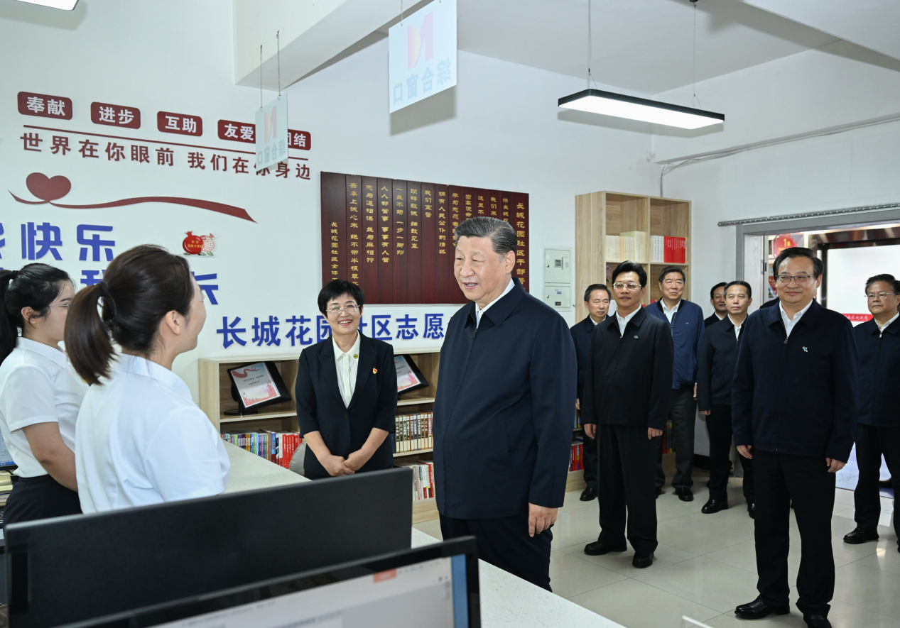 2024年6月19日，習(xí)近平總書記來到寧夏銀川市金鳳區(qū)長城花園社區(qū)考察。