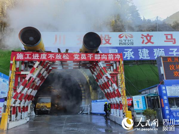 獅子坪隧道口。郭瑩 攝