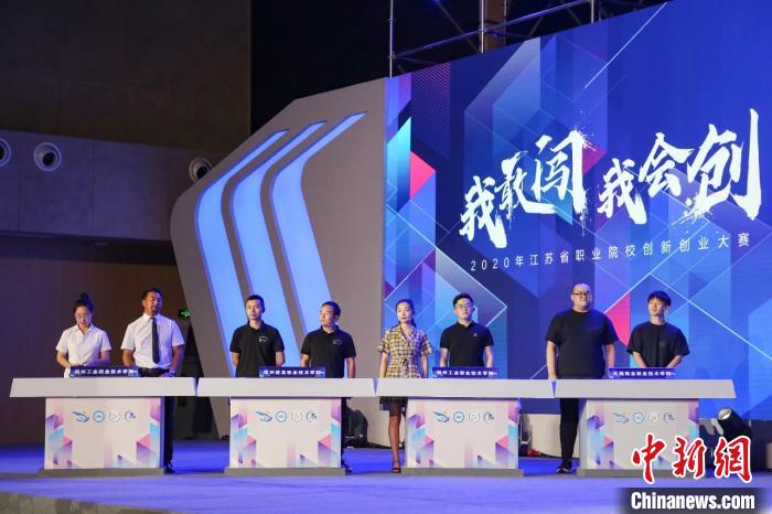 圖為拉東參加“建行杯”第六屆中國國際“互聯(lián)網(wǎng)+”大學(xué)生創(chuàng)新創(chuàng)業(yè)大賽省賽。　受訪者供圖 攝