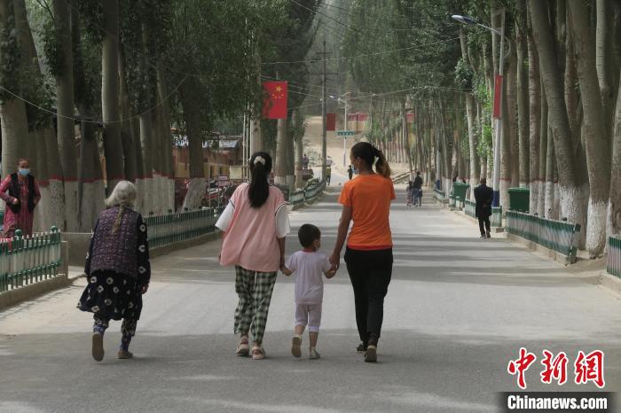 圖為進藏先遣英雄連誓師地原址所在的新疆維吾爾自治區(qū)和田地區(qū)于田縣普魯村現(xiàn)貌?！畛坛?攝