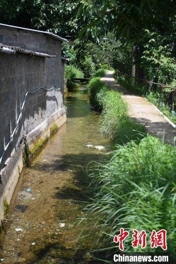 圖為至今仍在流淌的楚援溝。　劉冉陽 攝