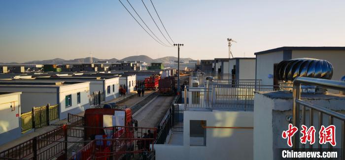 圖為蘭州新區(qū)移民安置區(qū)。　魏建軍 攝