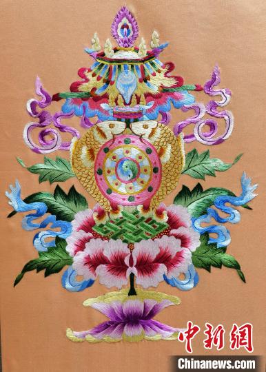 圖為藏繡作品?！∑钤鲚?攝