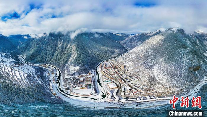 壤塘的雪后美景?！∪捞量h融媒體中心供圖