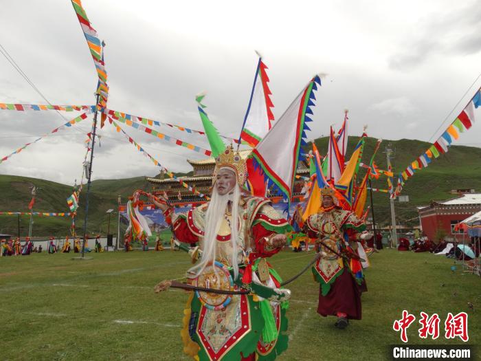 圖為演員進(jìn)行表演?！“喱斂h文體旅游廣電局 供圖