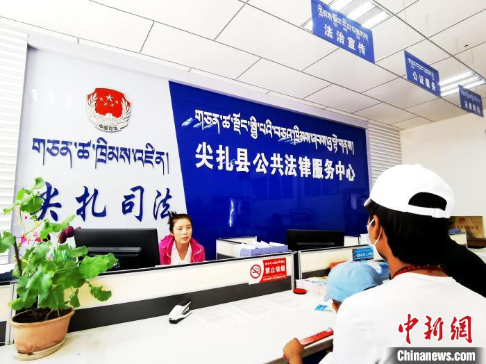 （人民幸福生活）探訪青海尖扎法律援助中心：應(yīng)援盡援，給弱勢群體筑法律后盾