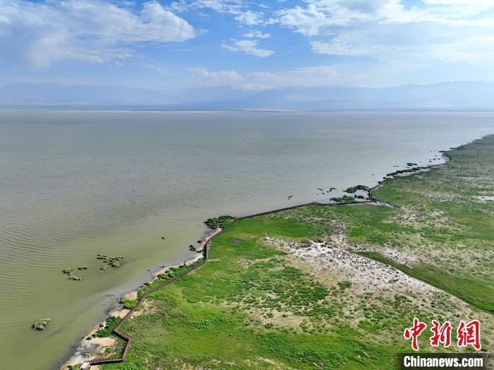 圖為航拍都蘭湖國家濕地公園?！∑钤鲚?攝