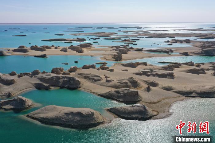 航拍青海大柴旦烏素特水上雅丹奇特景觀?！●R銘言 攝