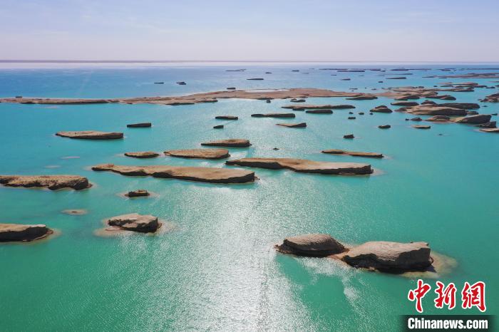 航拍青海大柴旦烏素特水上雅丹奇特景觀?！●R銘言 攝