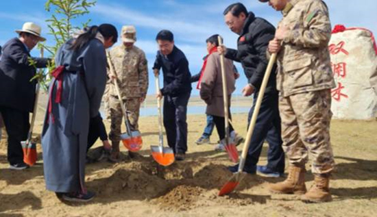 保護黃河干支流域生態(tài)，軍地共建“雙擁林”防護帶。四川省退役軍人事務(wù)廳供圖