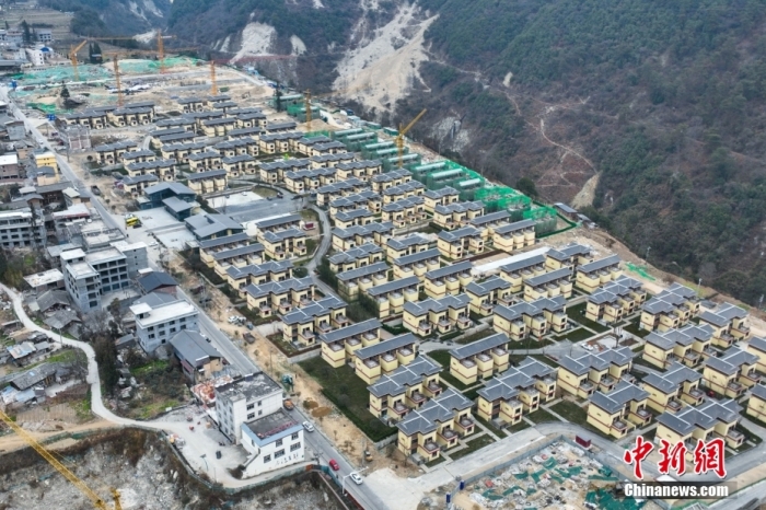 圖為2月1日，瀘定磨西鎮(zhèn)震后重建的安置小區(qū)。(無人機(jī)照片)<a target='_blank' href='/'><p  align=