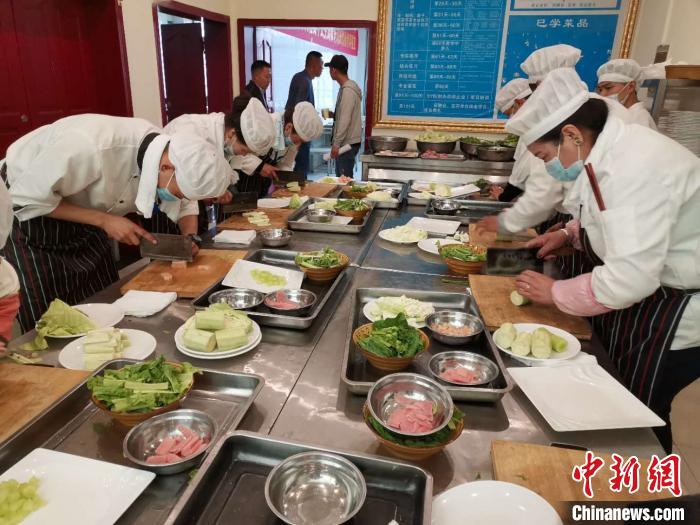 拉薩聚焦高校畢業(yè)生、農(nóng)牧民就業(yè)任務(wù)指標均超額完成