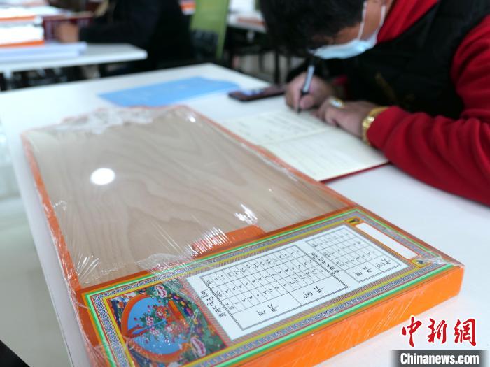 圖為天文歷算計(jì)算工具?！≈x牧 攝