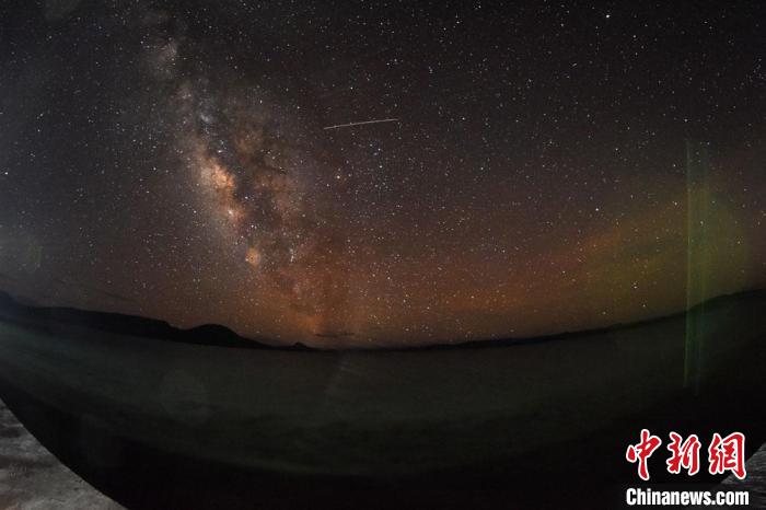 錯鄂湖星空璀璨，一顆流星劃過。　<a target='_blank' ></p><p  align=