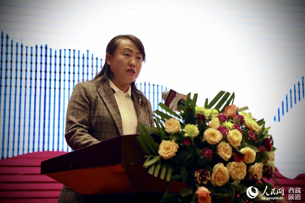 拉薩市旅游發(fā)展局相關(guān)負(fù)責(zé)人發(fā)言。人民網(wǎng) 次仁羅布攝