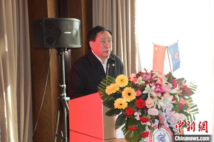 圖為中國非公立醫(yī)療機構協會常務副會長兼秘書長郝德明致辭。　韓相澤 攝