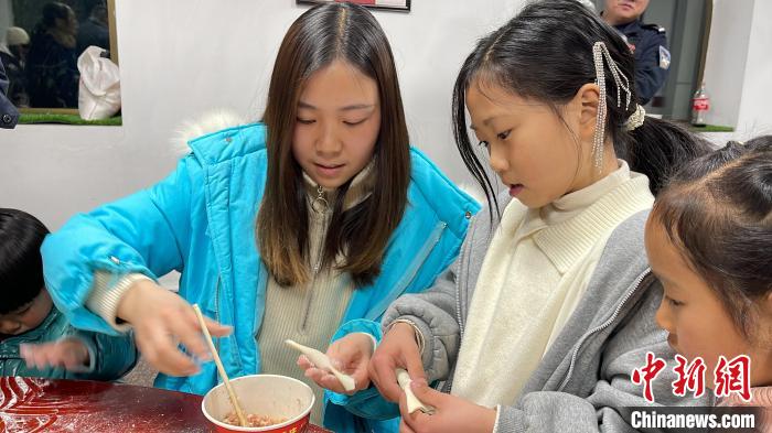 西藏戍邊民警：一想到孩子，心就瞬間柔軟了