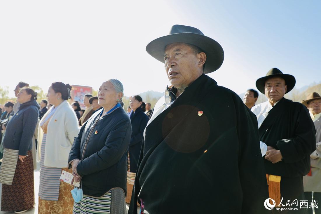 升旗儀式現(xiàn)場。人民網(wǎng) 次仁羅布攝