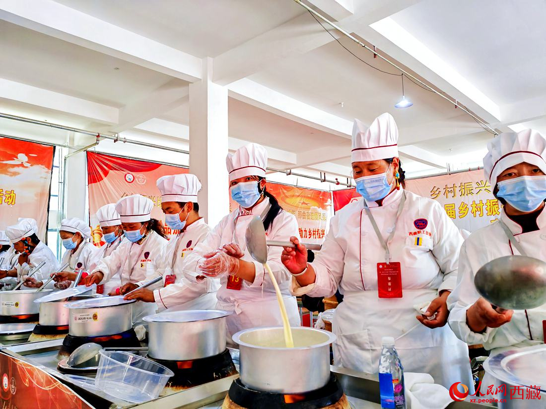 廚藝比拼。人民網(wǎng) 李海霞攝