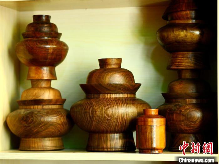 圖為各種木碗成品?！?鄧巴 　攝