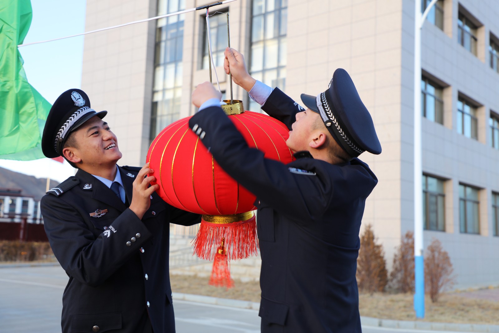（要聞 新媒體）雪域邊關(guān)的他們，是歸途的(4189296)-20230122091651.jpg