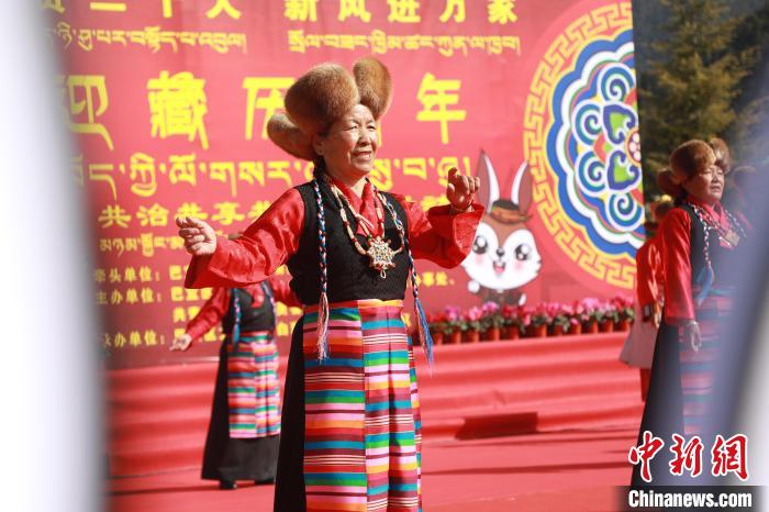 圖為藏歷新年活動(dòng)現(xiàn)場(chǎng)。　張力 攝