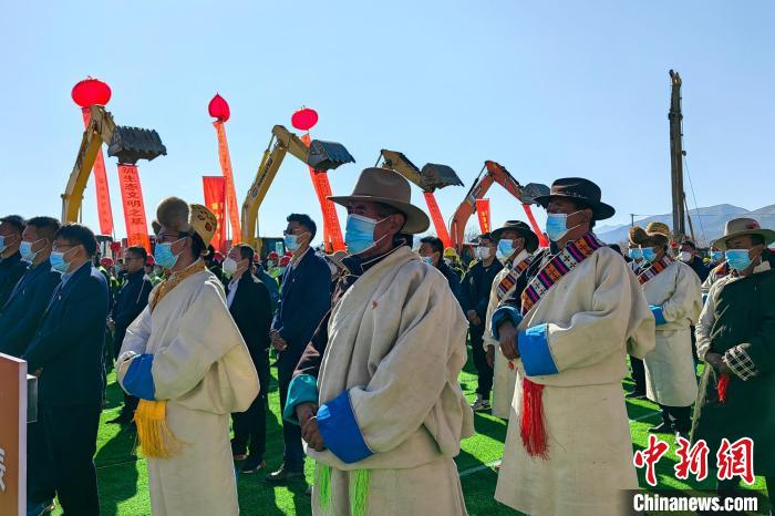各方代表參加集中開(kāi)復(fù)工儀式?！∧岈斪扛?攝