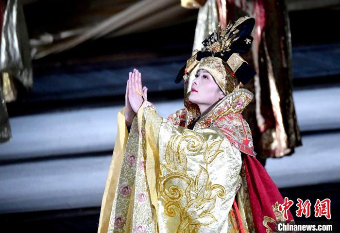 3月17日，西藏拉薩，《文成公主》大型史詩(shī)劇演出現(xiàn)場(chǎng)?！±盍?攝