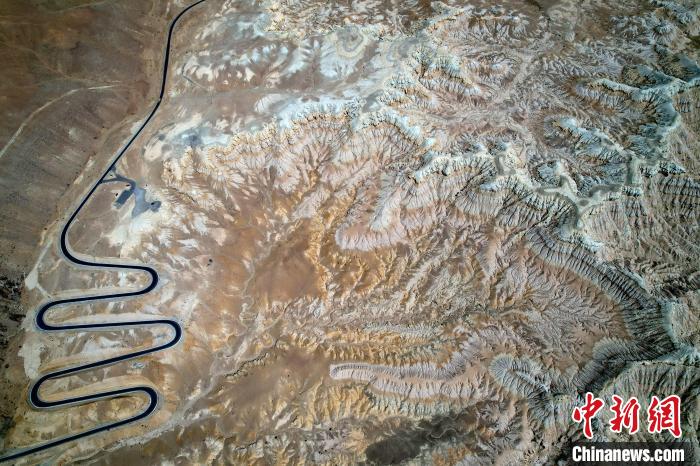 4月5日，西藏阿里札達(dá)土林。(無人機(jī)照片) 李林 攝