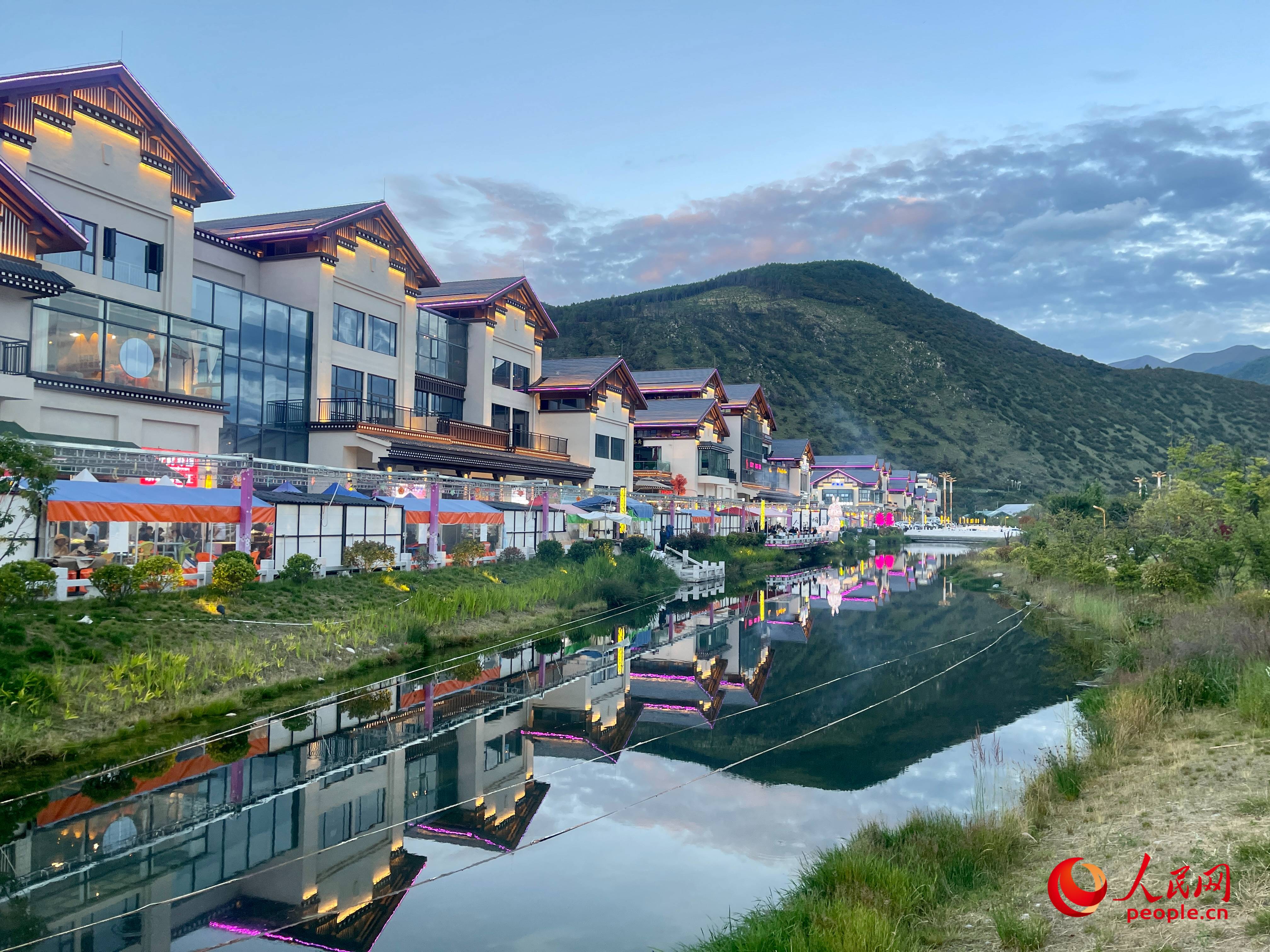 工布公園的一角，風景秀麗。人民網(wǎng) 周靜圓攝