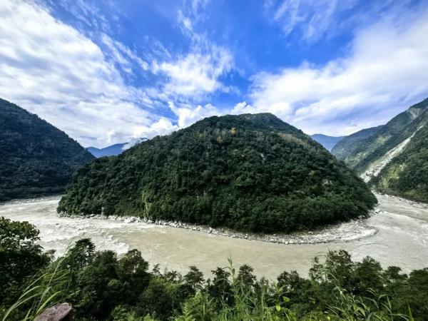 幾代建設(shè)者，歷經(jīng)半個(gè)多世紀(jì)完成！這是一條怎樣的公路？