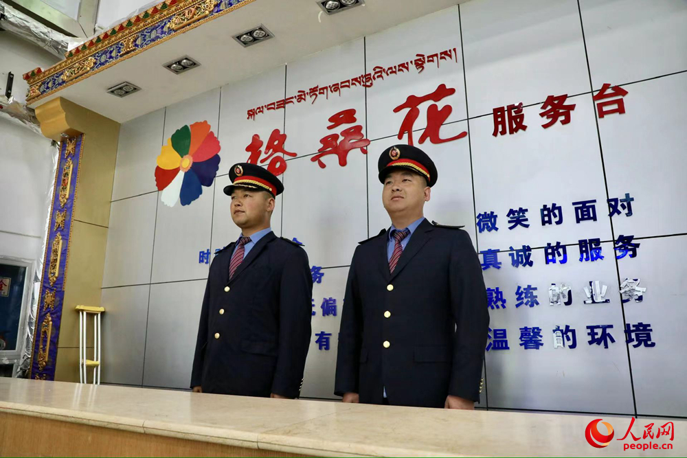 那曲火車站格?；ǚ?wù)臺(tái)。人民網(wǎng)記者 次仁羅布攝