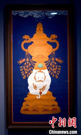 圖為5月16日，展覽中的新創(chuàng)唐卡作品《瑞象承香》?！±盍?攝