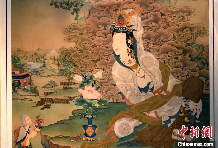 圖為5月16日，展覽中新創(chuàng)唐卡作品《靜息觀音》(局部)?！±盍?攝