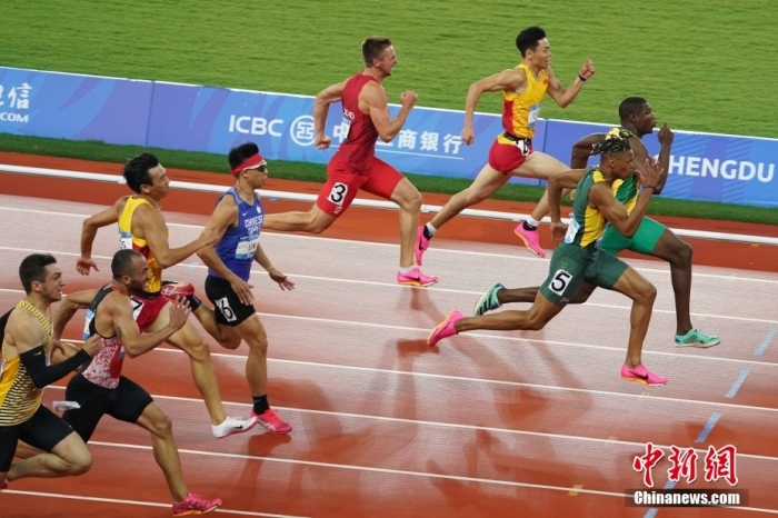 8月2日，第31屆世界大學生夏季運動會男子100米決賽在四川成都舉行，牙買加選手GOLDSON Kadrian dwayne(右一)以10秒04奪得男子百米冠軍。<a target='_blank' href='/'><p  align=